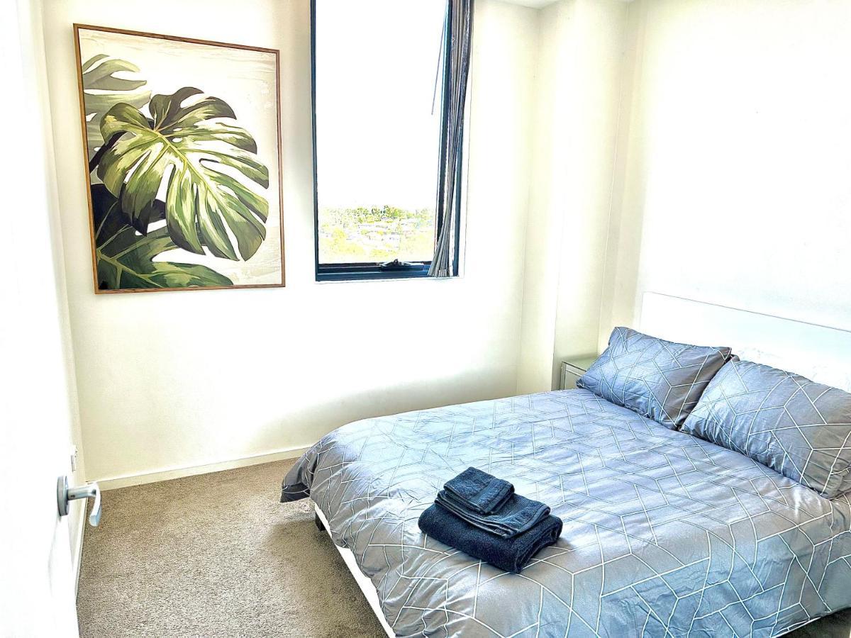 Modern 2 Bedroom & 2 Bathroom Apartment With Stunning Sydney Cbd & Skyline Views! Liverpool Kültér fotó